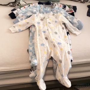 Carter’s bundle of 5 fleece Pjs